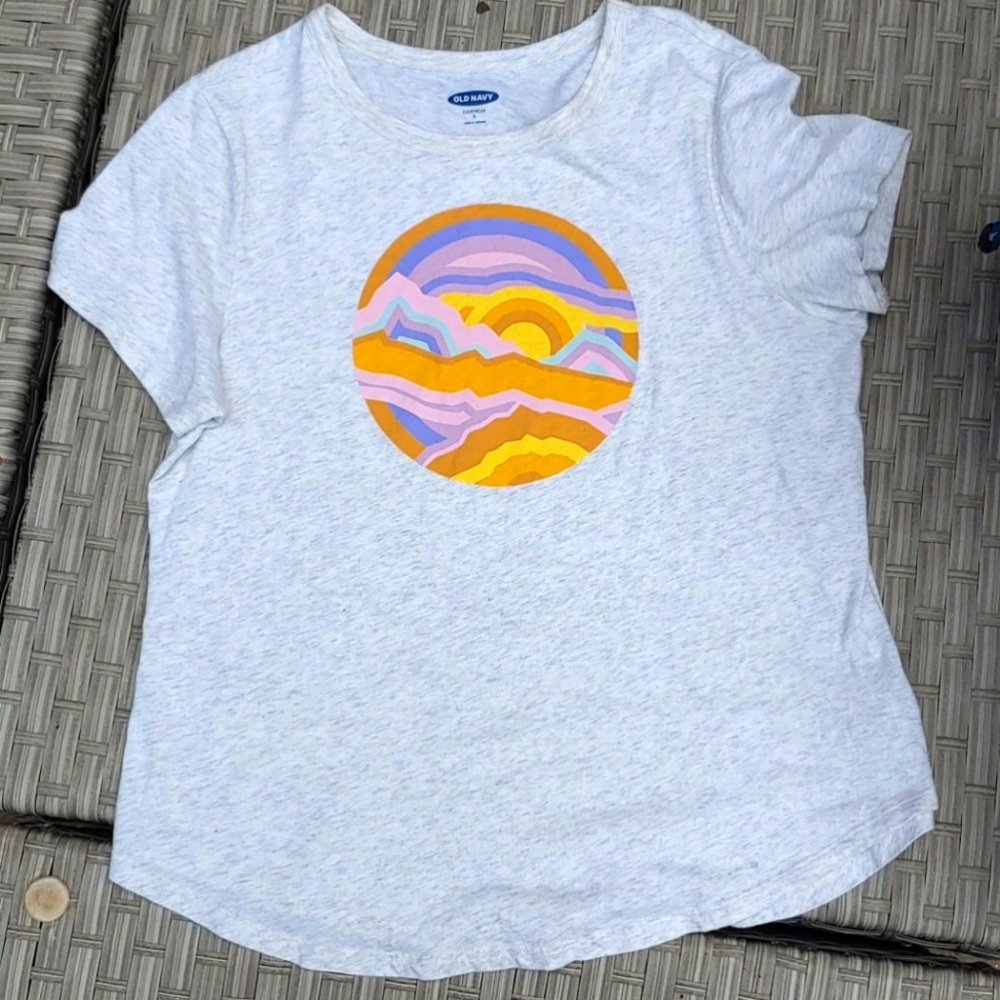 Old Navy Heathered graphic t shirt, VGUC